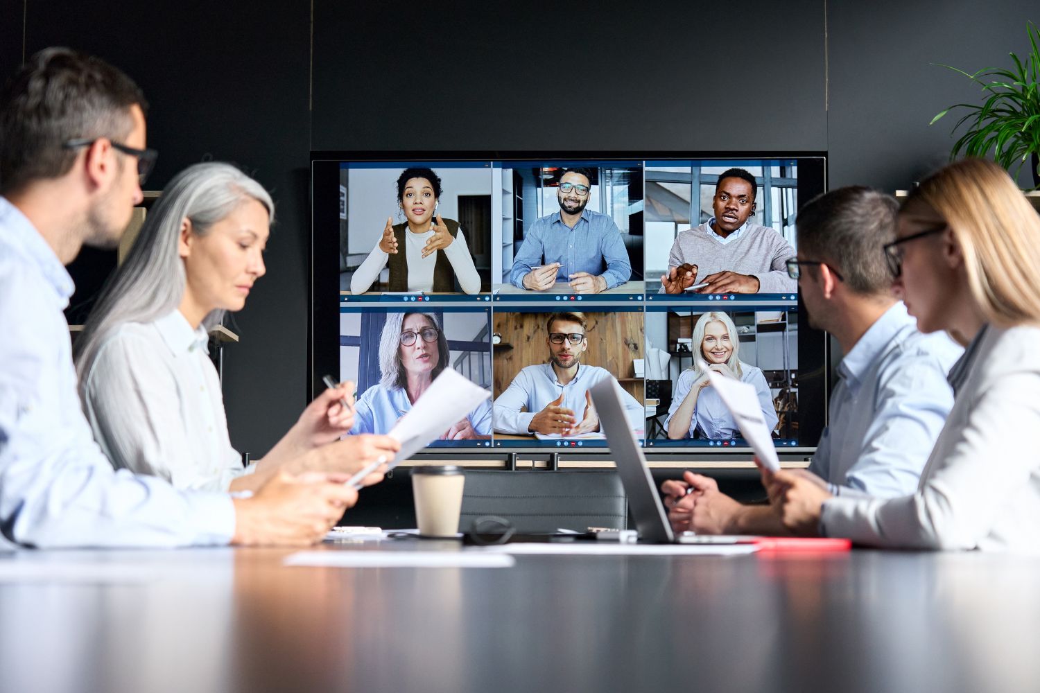Image of IVirtual Collaboration in a Global Business Setting, Enhanced by Skillcets' Programmes in Business English, Cultural Intelligence, Leadership, and Inclusion for International Environments.